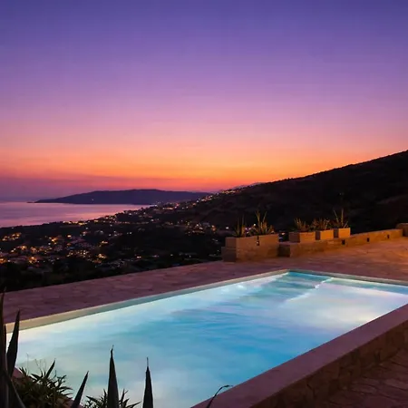 Aloe On The Rock With Private Pool & Sea View By Explore Andros דירה באטסי
